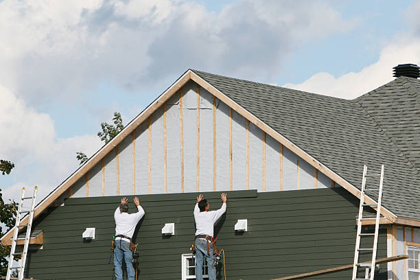 Professional Siding Installation technician working in Arrington, TN